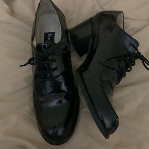 KENNETH COLE NEW YORK Black Patent Leather Lace Up Block Heel Shoe Size 8.5M